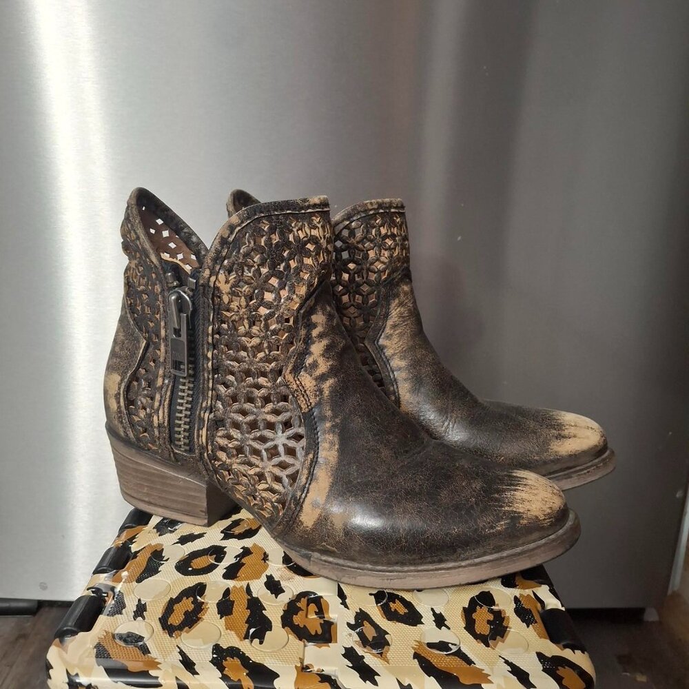 Corral Circle G Women's Copper Cut Out Cowboy Ankle Boots Size 7.5